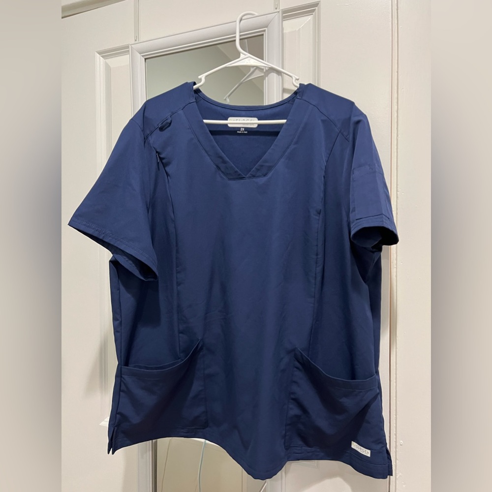 Resurge navy scrub top. In great condition.